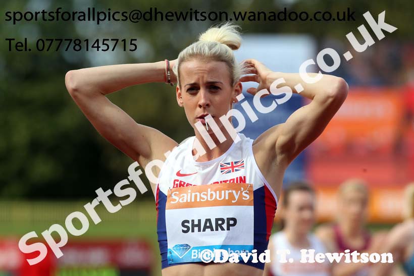 Lynsey Sharp getting the hair right before the start of the 800 metres at the Sainsbury's Birmingham Grand Prix. Photos: David T. Hewitson/Sports for All Pics